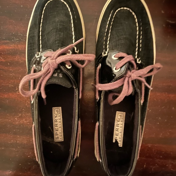 SPERRY tennis shoes worn a couple times - Picture 4 of 4